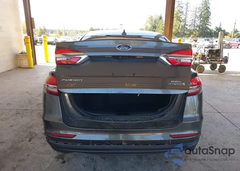 2019 Ford Fusion Hybrid Sel z USA, uszkodzony, nr VIN 3FA6P0MU6KR221159